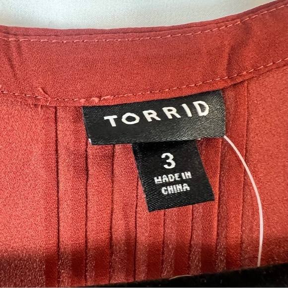 NWT Torrid Georgette Smocked Blouson Sleeve Blouse
Button-Down Blouse Size: 3 - Picture 10 of 17